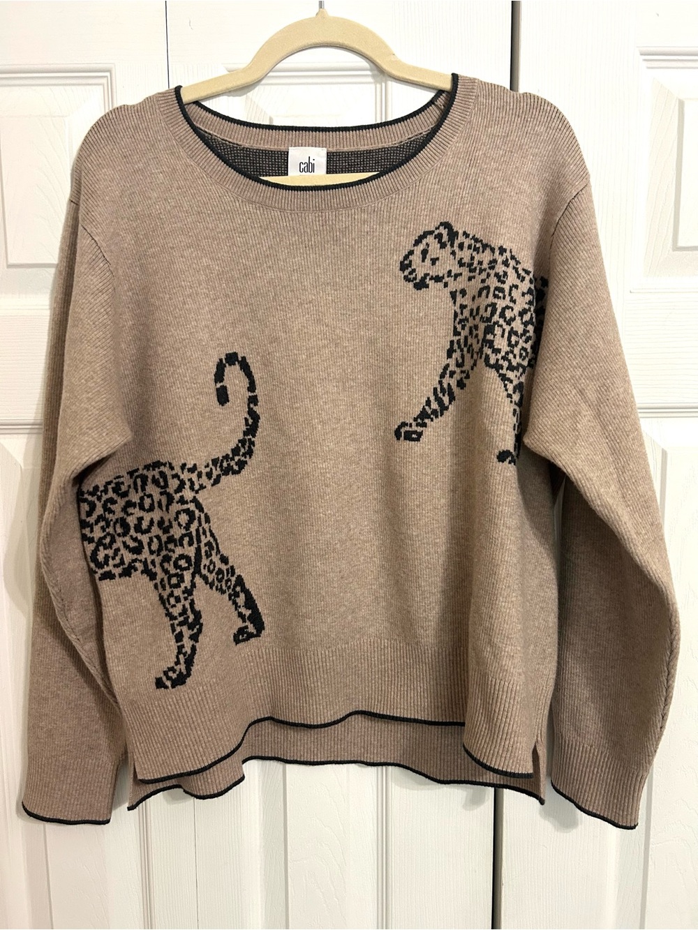 Cabi Cheetah Crew Neck Pullover Sweater Animal Print Tan Beige Sz Medium 4658 - Picture 2 of 7
